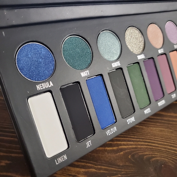 Kat Von D Metal Matte Eyeshadow Palette - Picture 2 of 7
